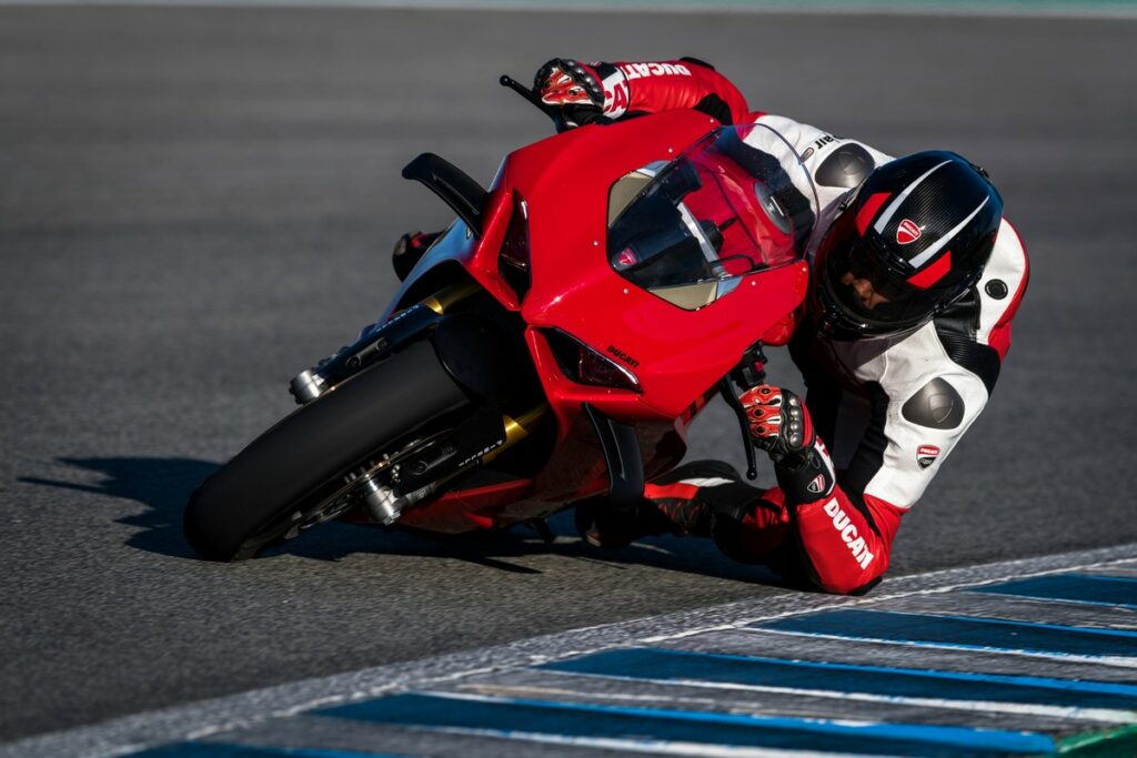 Ducati Panigale V4 2023 : la super voiture de sport par excellence