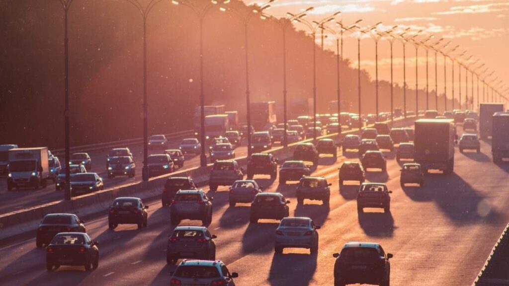 Est-il vrai que les voitures électriques polluent moins que les voitures à essence ?