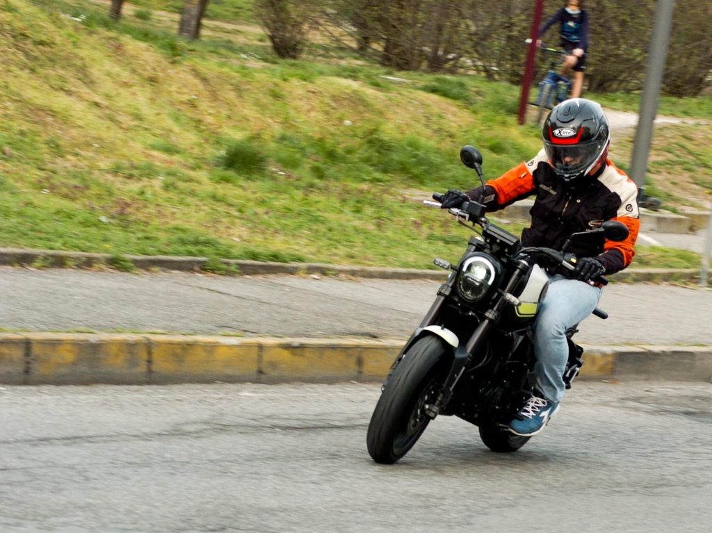 Le test du Benelli Leoncino 250, un vrai vélo qui coûte comme un scooter