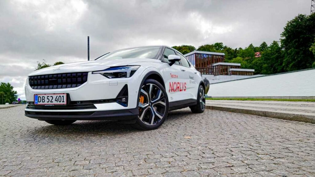 Le test du premier contact électrique Polestar 2 Performance