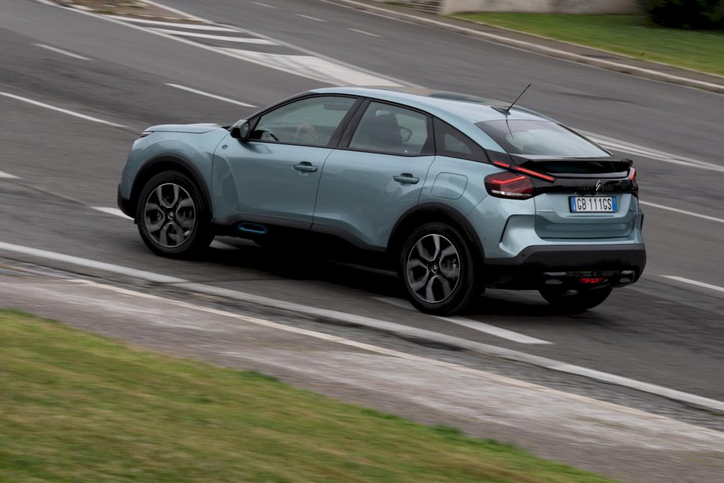 L'examen de la nouvelle Citroën e-C4 électrique avec les premières impressions sur la route