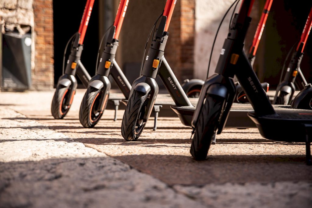 Seat MÓ eKickScooter 65: le test au centre de Vérone [Video Test Drive]