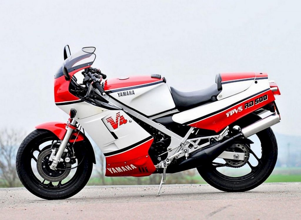 Tous les secrets de la Yamaha RD 500 LC, première réplique routière des motos de course 500