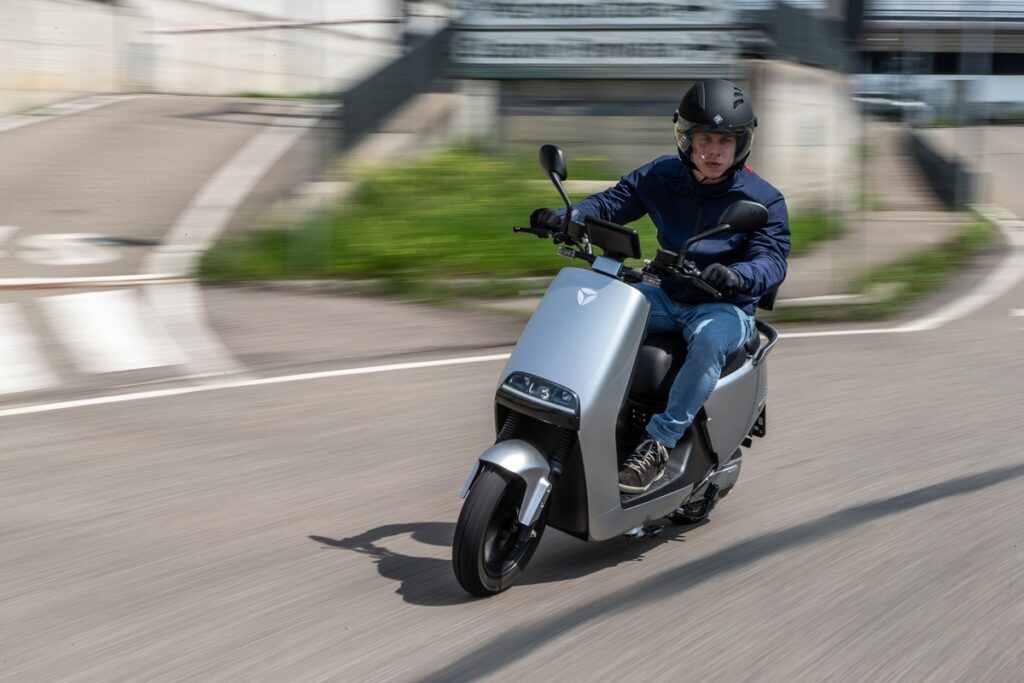 Trottinette électrique Yadea G5S avec double batterie et 115 km d'autonomie