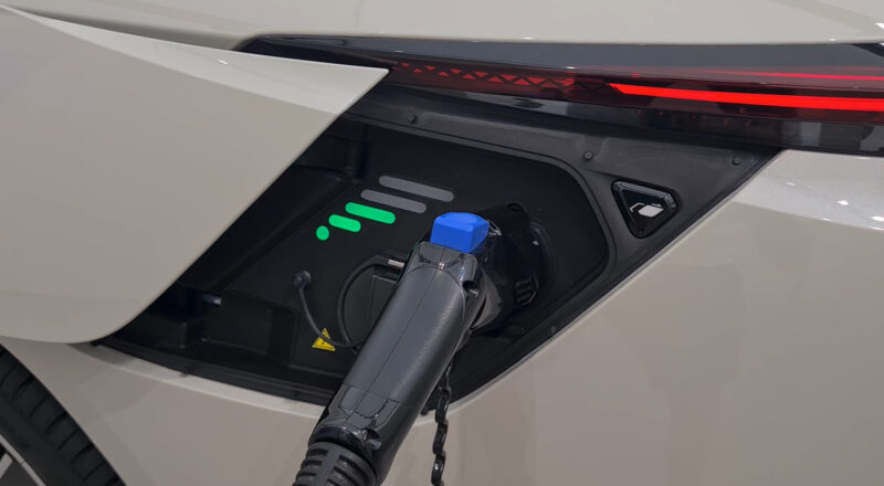 Colonnes gratuites 2022 : où recharger sa voiture électrique sans payer