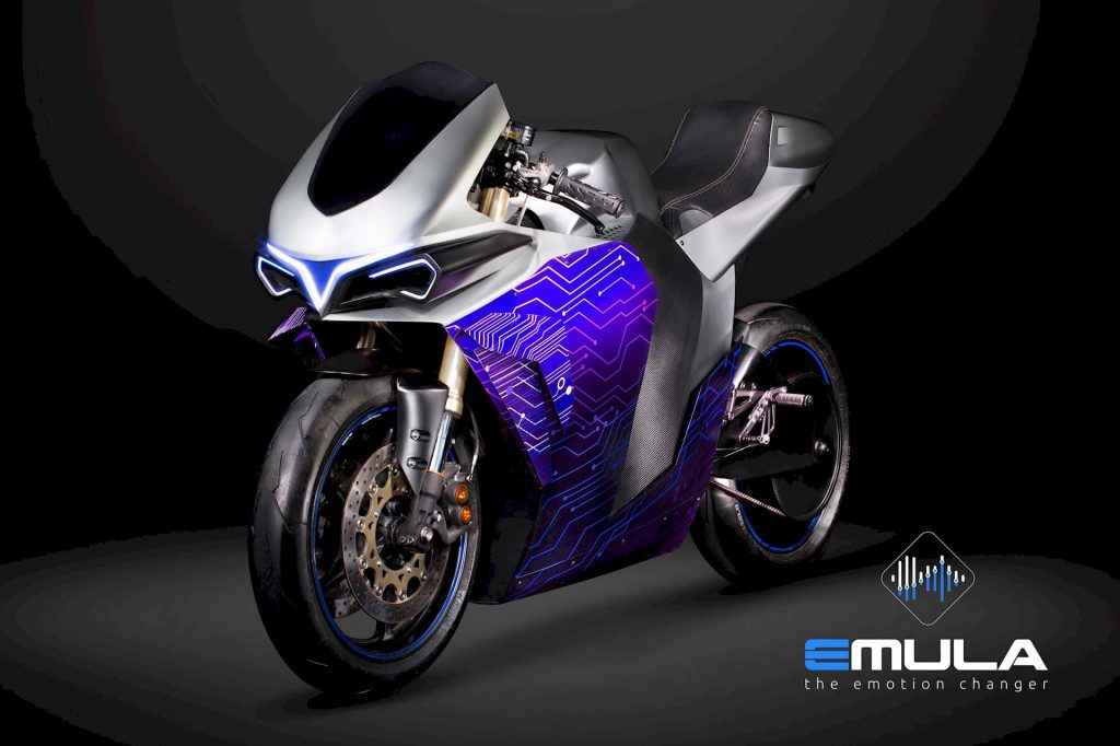 Emula est la moto électrique avec McFly qui la transforme de 125 à 750 cc