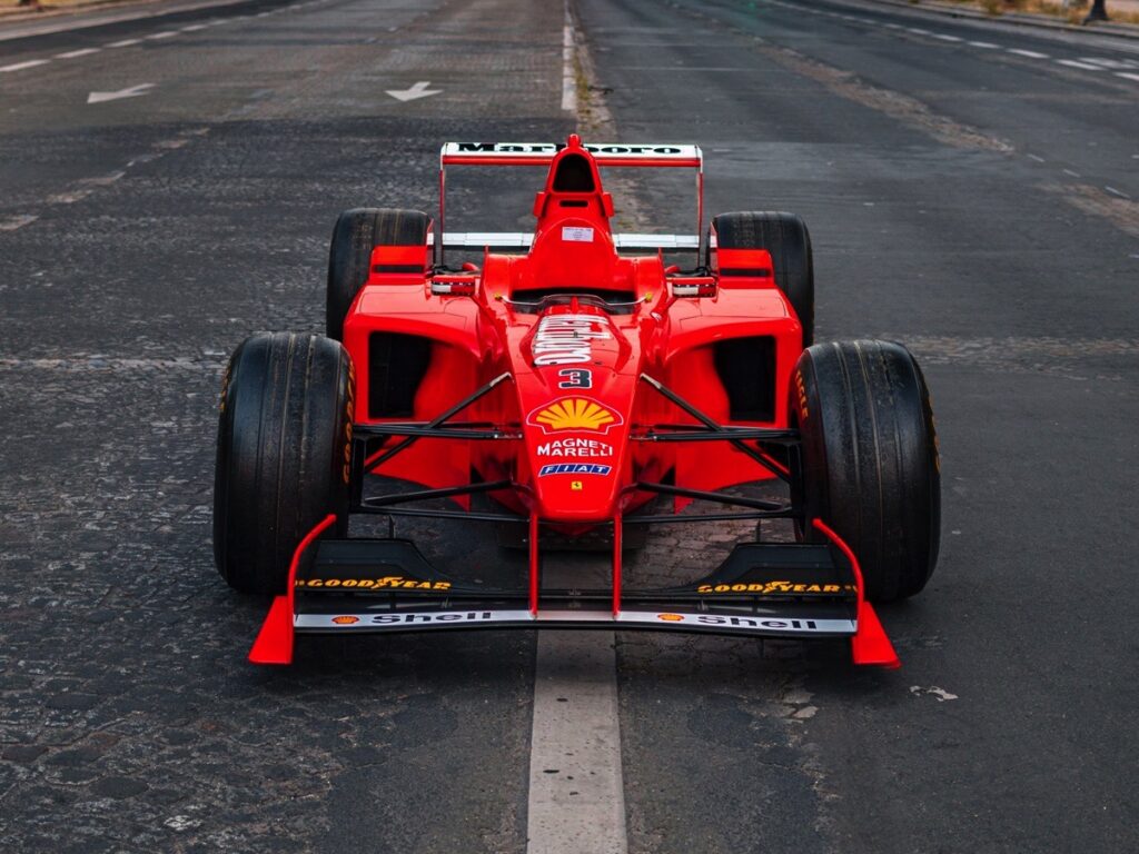 La légendaire Ferrari F300 1998 de Schumacher mise aux enchères