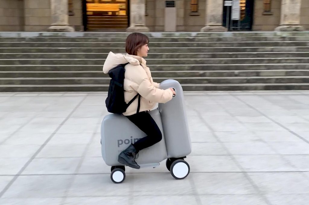 Poimo est un scooter électrique gonflable japonais qui tient dans le sac à dos