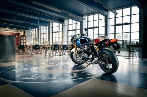 Triumph Thruxton RS Édition Ton Up 2022 (2)