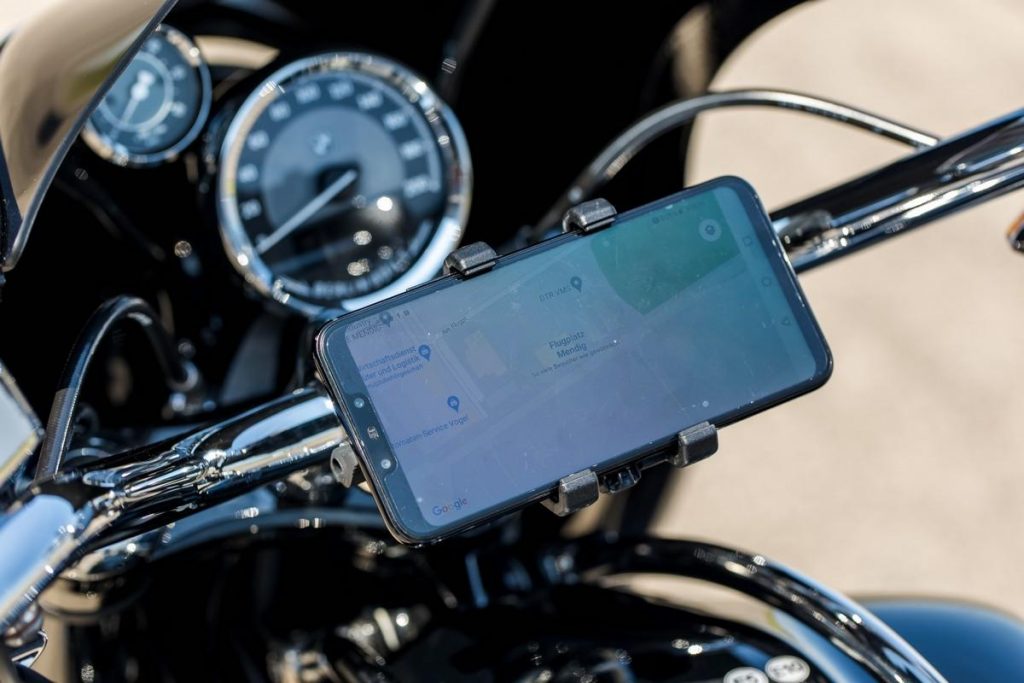 Accessoires moto pour téléphone portable : le nouveau support universel de Wunderlich