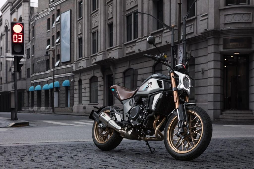 CFMOTO 700CL-X Heritage : style rétro et beaucoup de technologie