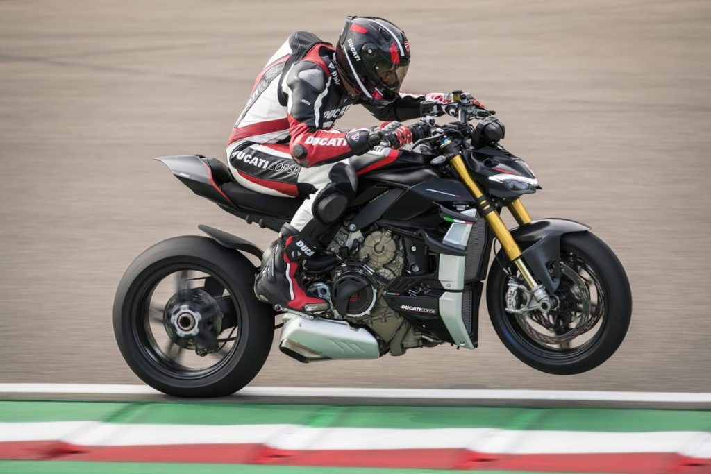 Ducati Streetfighter V4 SP 2022 : le nu le plus bourré d'adrénaline de tous les temps