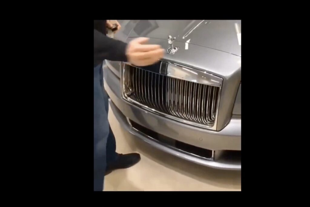 La démonstration de l'antivol de la statuette Rolls Royce tourne terriblement mal