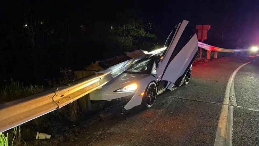 La mystérieuse McLaren 600 LT arrachée d'un garde-corps et abandonnée