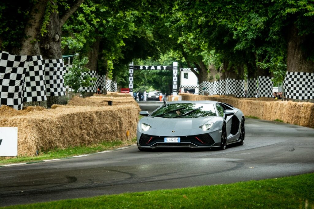 Lamborghini à Goodwood nous fait retomber amoureux du moteur à aspiration naturelle