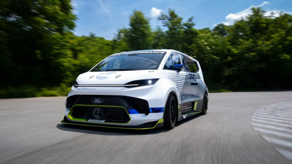 Le Ford Pro Electric SuperVan de 2 000 ch est meilleur que le van de l'A-Team !