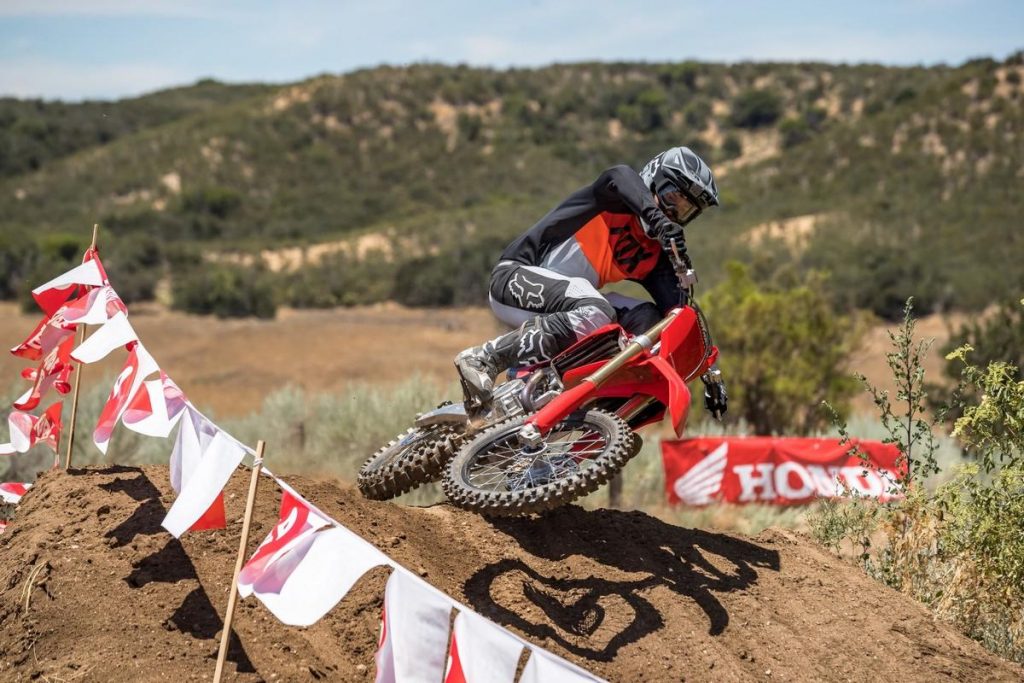 Nouvelle Honda CRF450R 2021 : agilité extraordinaire en virage