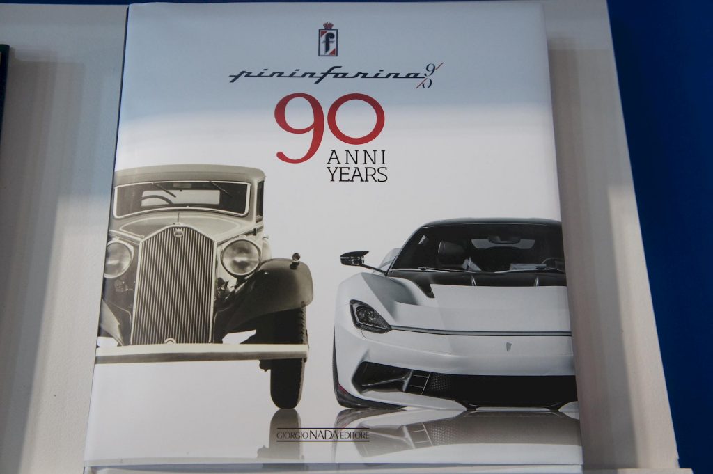 Pininfarina 90 ans est le livre officiel avec l'histoire de tous les modèles