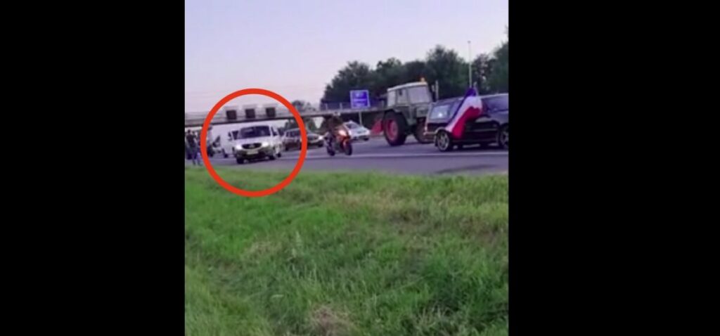 Quand passer des tracteurs qui protestent n'est qu'une mauvaise idée.
