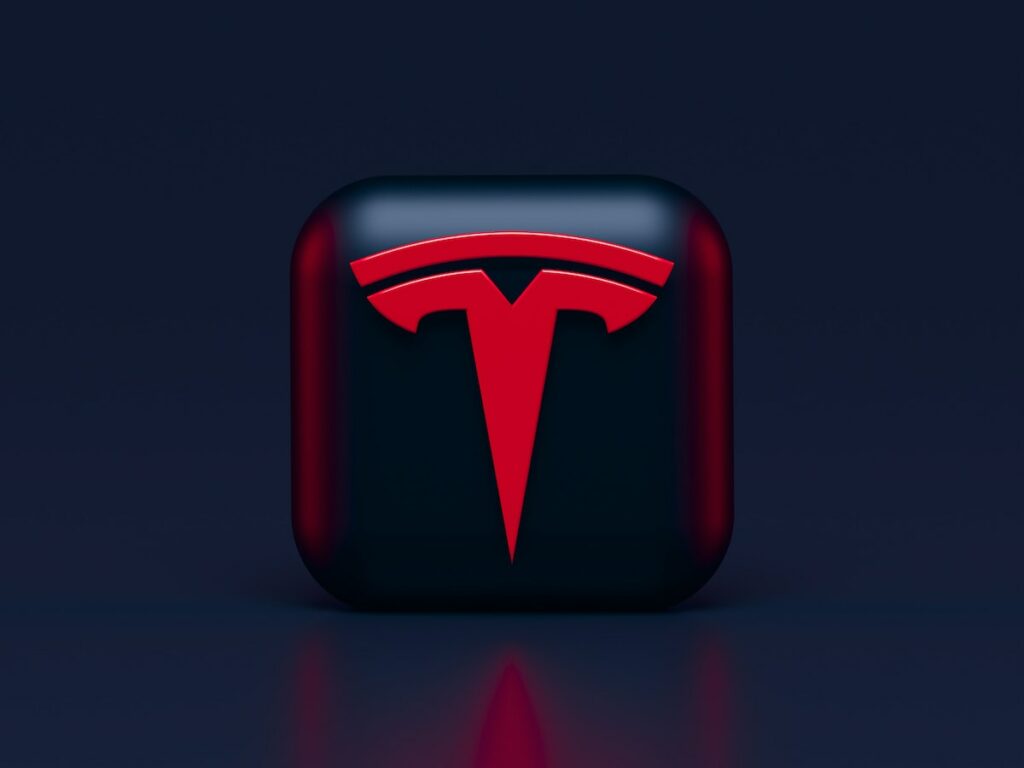 Tesla licencie 200 employés qui travaillaient sur le pilote automatique