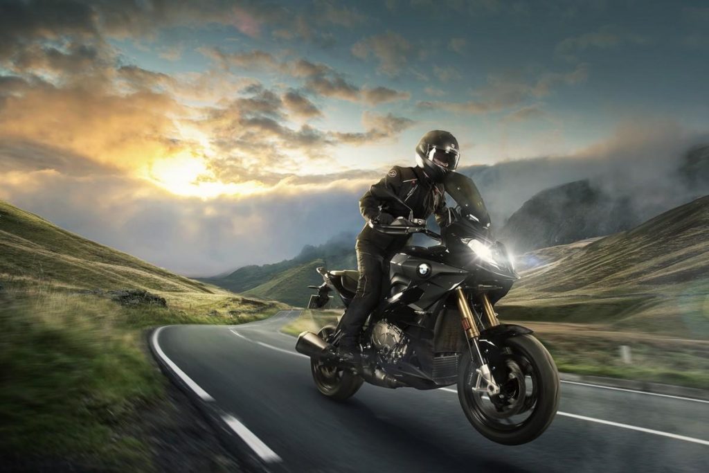 Voyages moto été 2021 : la veste Bering Oural et le casque EVO-ES