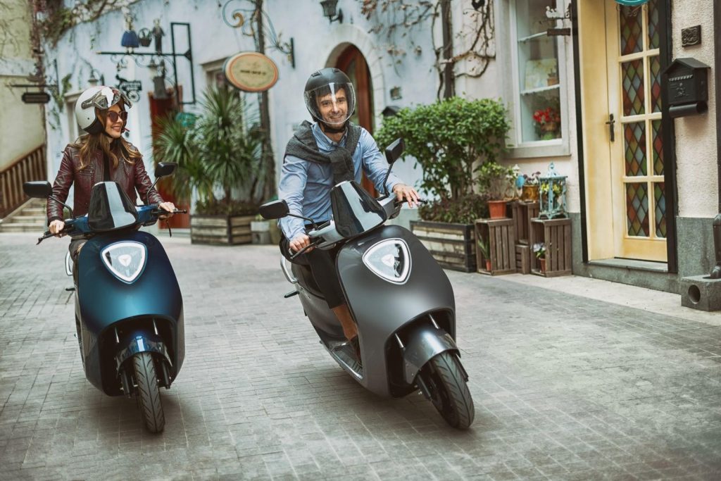 Yadea fera ses débuts à l'EICMA avec deux nouveaux scooters électriques chinois