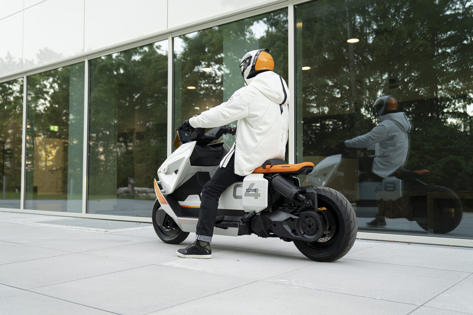 BMW Définition CE04