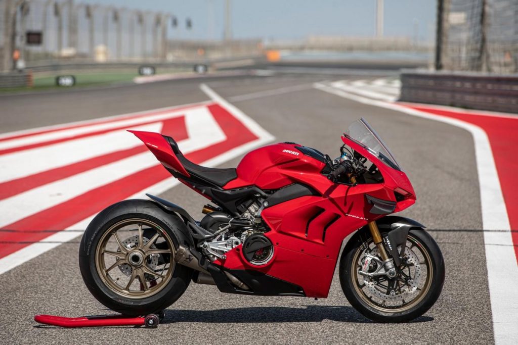 Accessoires Ducati Panigale V4 S 2021 : la moto parée pour la course