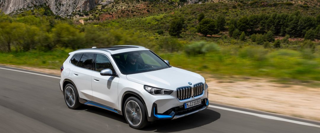 BMW X1 avec moteurs essence et diesel à technologie hybride douce 48V