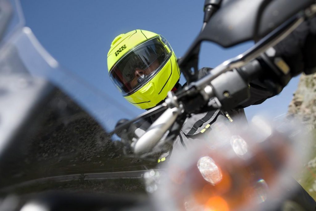 Casque modulable iXS 460 FG 2.0 : baissez la visière et c'est parti !