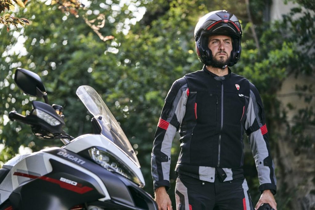 Ducati Smart Jacket : le nouveau gilet doté de la technologie Dainese D-air airbag