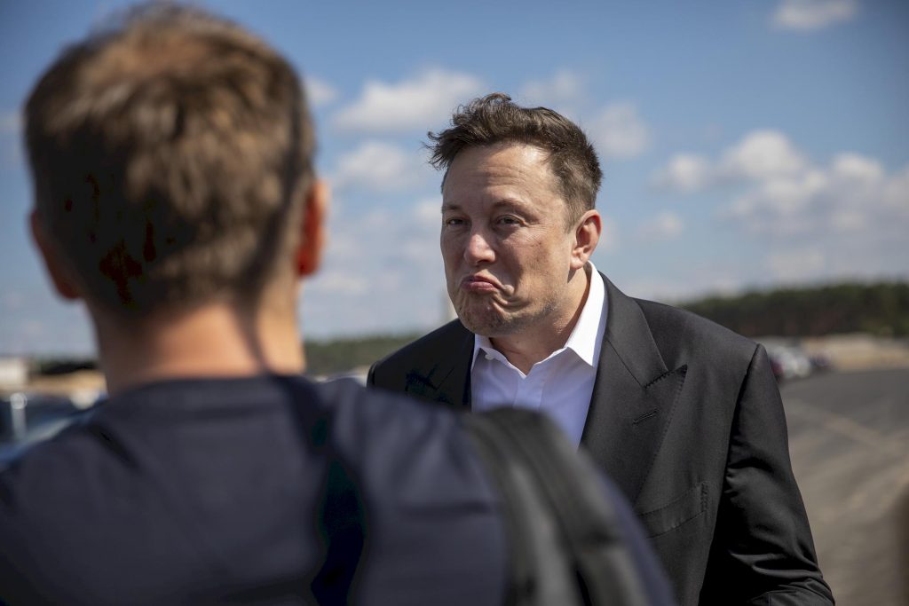 Elon Musk dit qu'il n'a pas encore signé de contrat avec Hertz