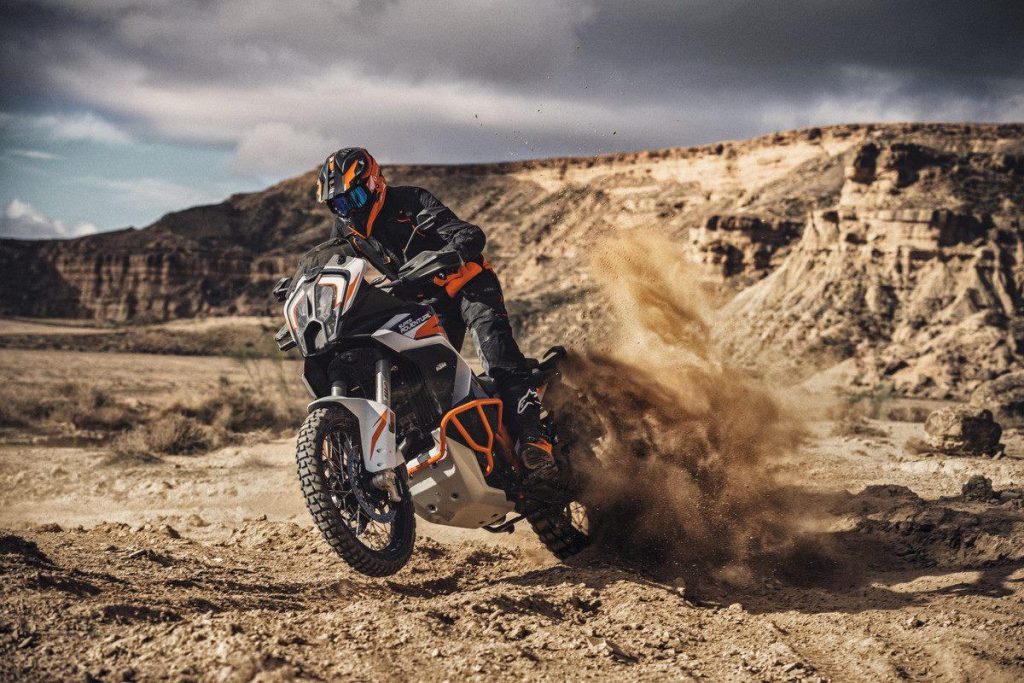 KTM 1290 Super Adventure R 2021 : de nouvelles normes de conduite sur tout type de terrain