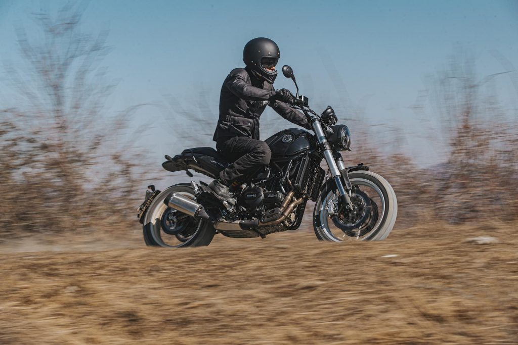 Le Benelli Leoncino 500 Trail est la version de style tout-terrain