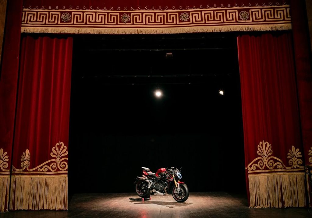 MV Agusta Brutale 1000 RR 2021 : l'hyper nue avec un moteur encore plus puissant