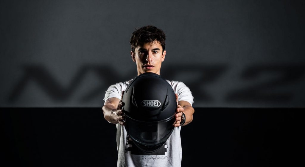 Shoei NXR2 2021 : le nouveau casque au design compact