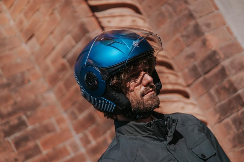 Tucano Urbano printemps été 2021 : vestes, casques et gants pour se déplacer sur deux roues