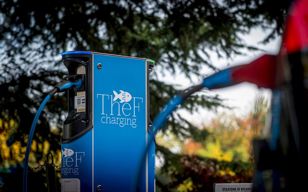 600 bornes de recharge électrique arrivent sur les parkings des gares