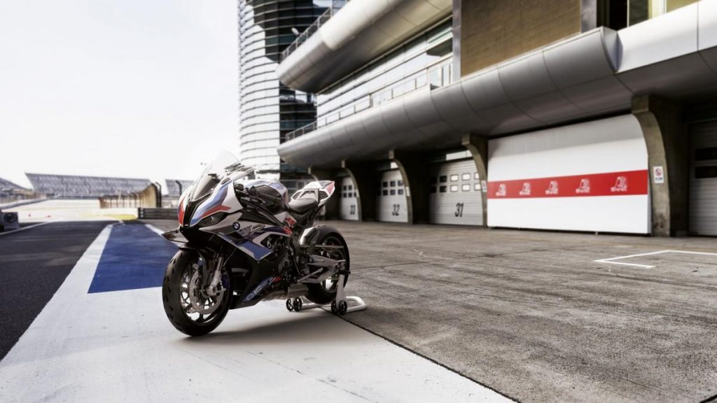 BMW M 1000 RR : pure technologie de course sur route