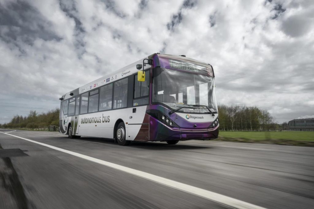 Début des essais routiers pour les bus autonomes au Royaume-Uni