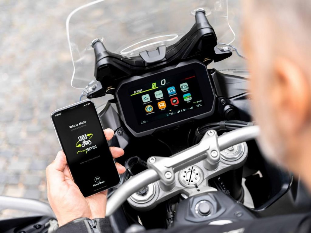 Écran partagé moto Bosch : le nouveau cluster de connectivité intégré
