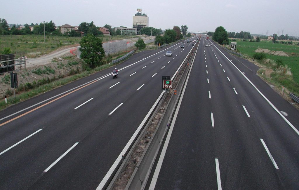 Ils font conduire leur fils de 14 ans sur l'autoroute : 4.000 euros d'amende