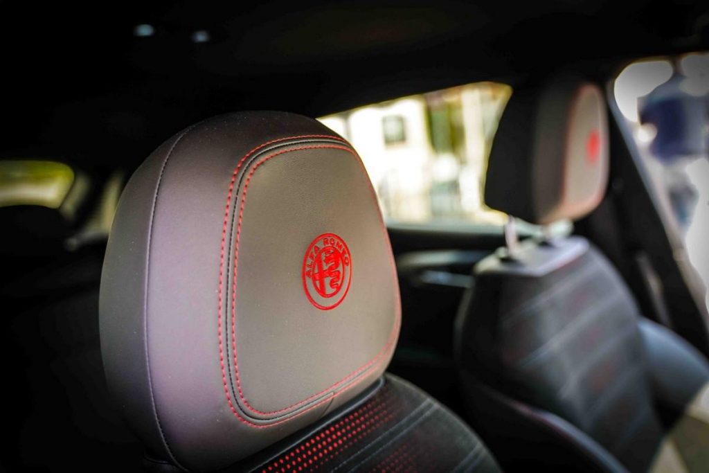 Intérieurs Alfa Romeo Tonale : sur mesure par Alcantara