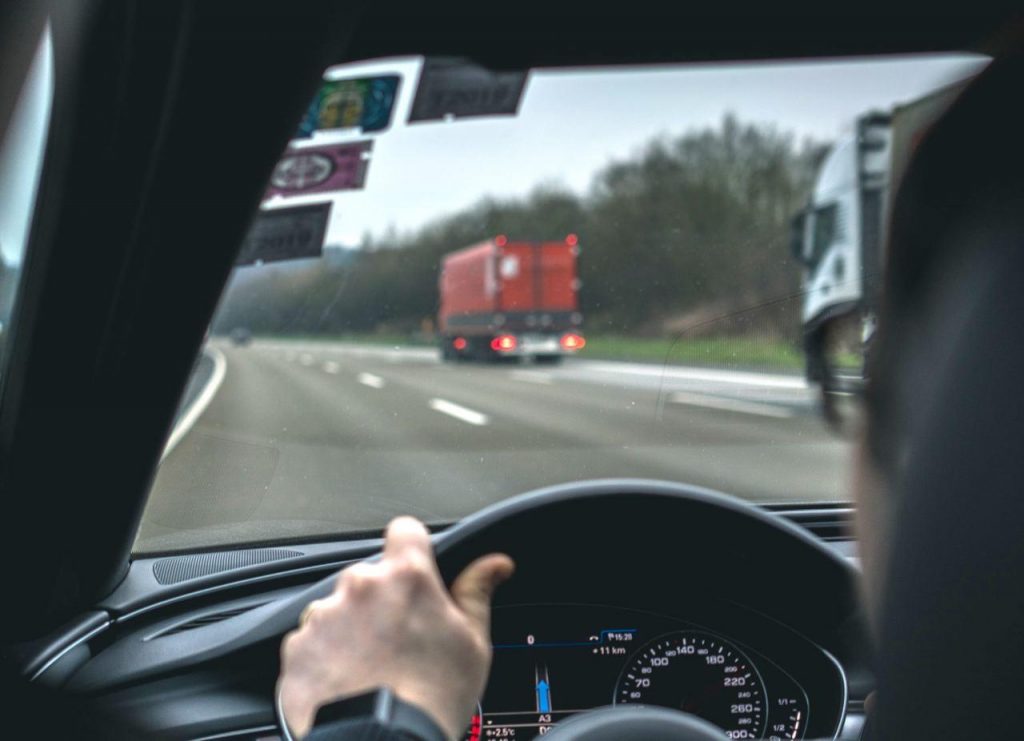 La sécurité au volant dépend aussi de votre vue : la location de lunettes arrive