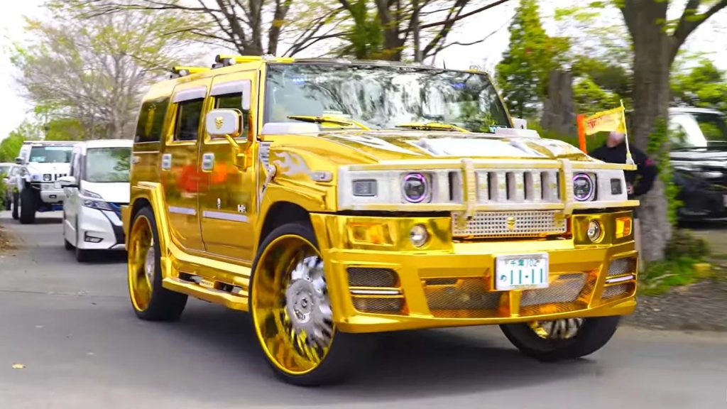 L'embarrassant Hummer H2 doré vient d'un Japonais qui en est fier