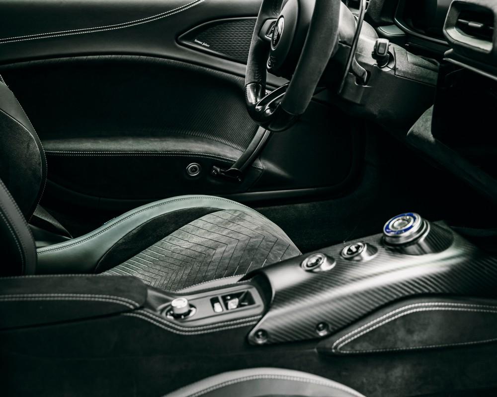 Maserati MC20 Alcantara: Luxury Meets Performance, l'intérieur de la super voiture de sport
