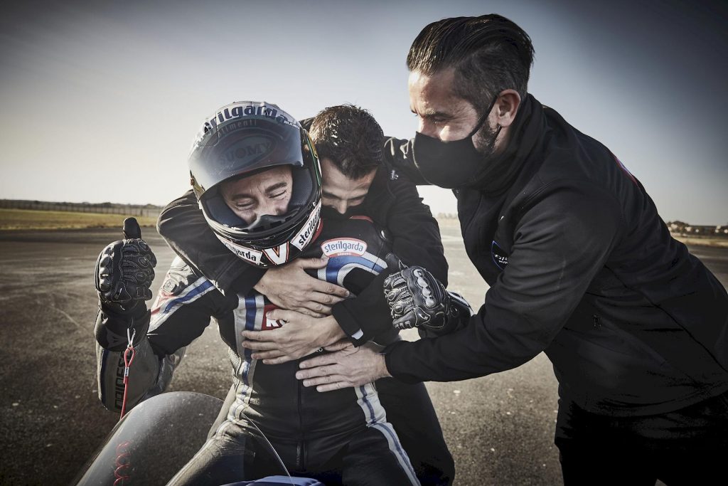 Max Biaggi a battu 11 records de vitesse sur la moto électrique Voxan Wattman