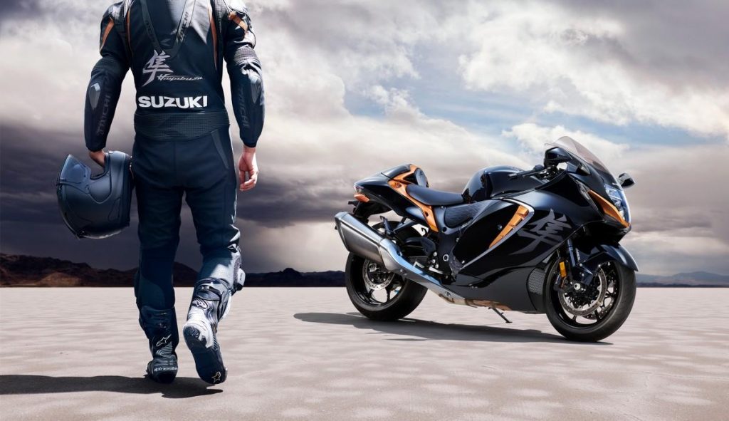 Suzuki Hayabusa 2021 : 190 ch et 299 km/h autolimitée pour 19 390 €.