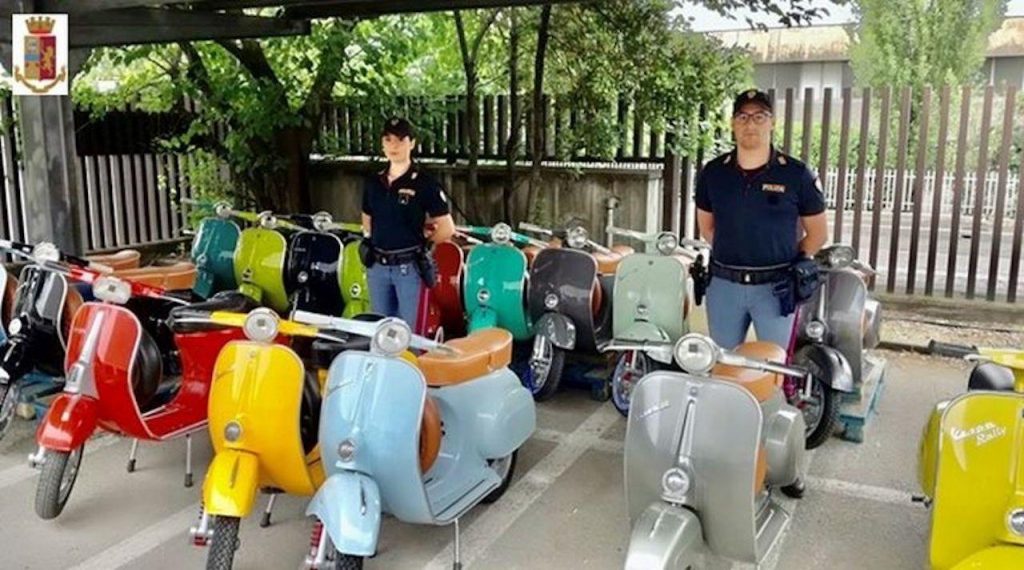 17 Vespas vintage avec de faux documents saisis à Bologne