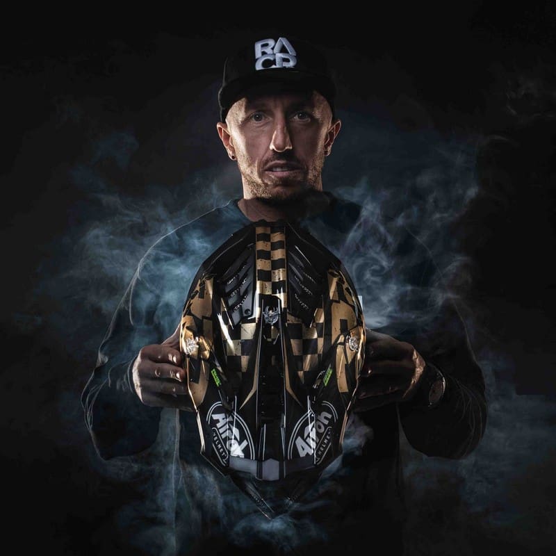 Airoh Aviator 3 Legend 2023 : l'édition spéciale et festive de Tony Cairoli